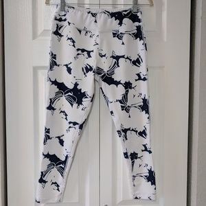 The Free Yoga NWT Cropped Leggings